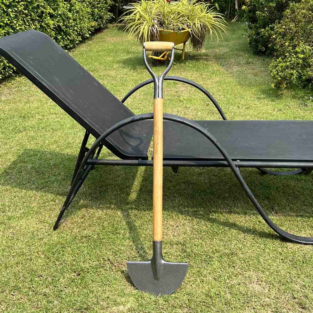 Manual lawn edging tool: image 9